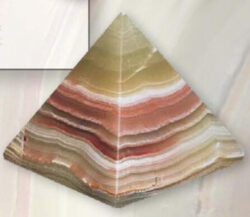 Pyramide Onyxmarmor10cm