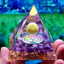 Orgonit Pyramide OM Amethyst