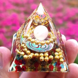 Orgonit Pyramide OM Bunt