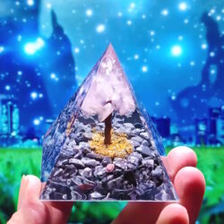 Orgonit Pyramide 5cm Rosenquarz Baum